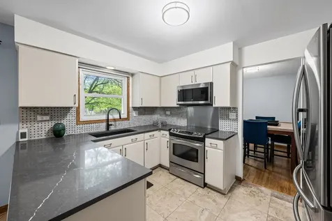 281 Tyler Court Libertyville IL 60048