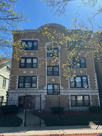 1525 West Estes Avenue Chicago IL 60626