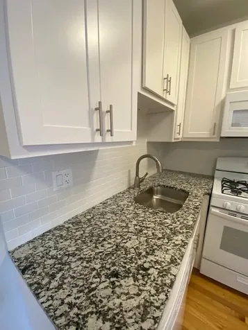 1525 West Estes Avenue Chicago IL 60626