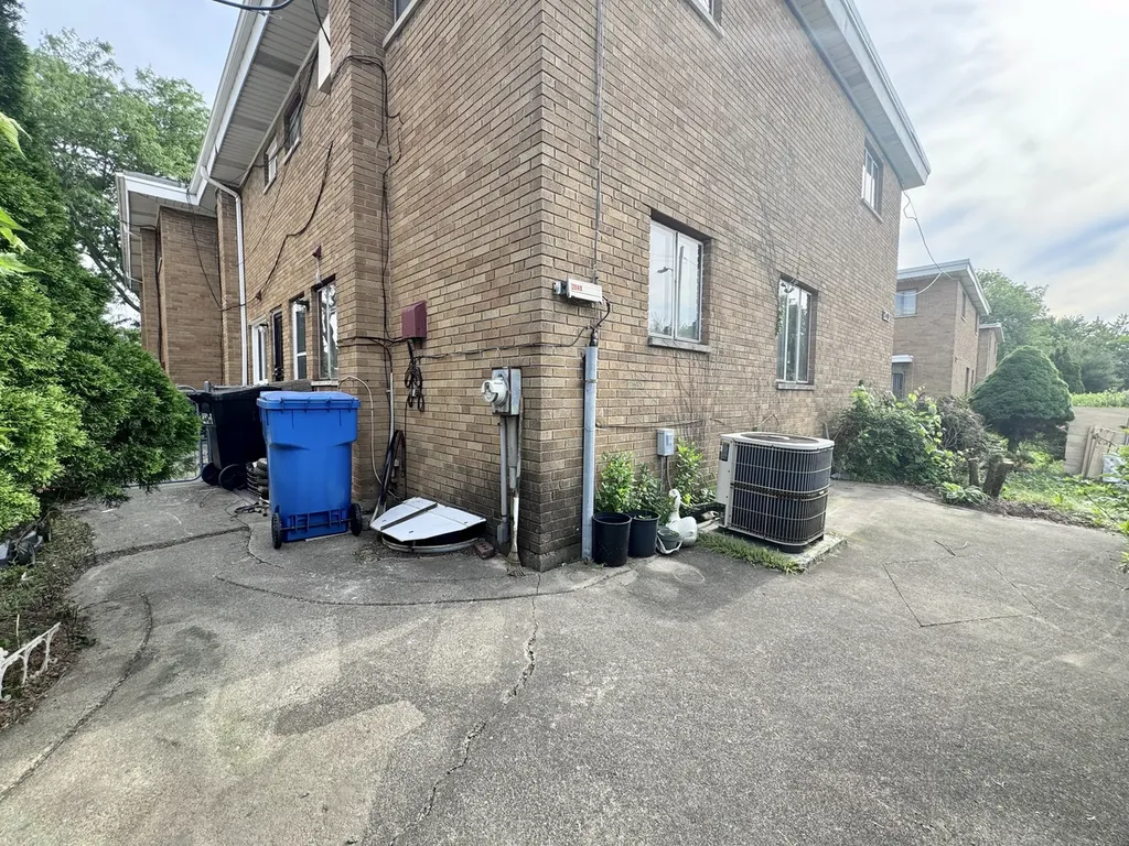2540 West Jerome Street Chicago IL 60645