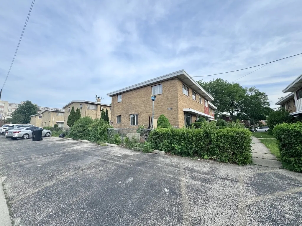 2540 West Jerome Street Chicago IL 60645