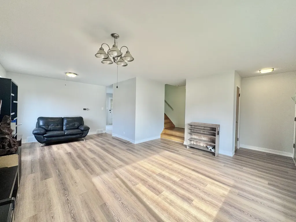 2540 West Jerome Street Chicago IL 60645
