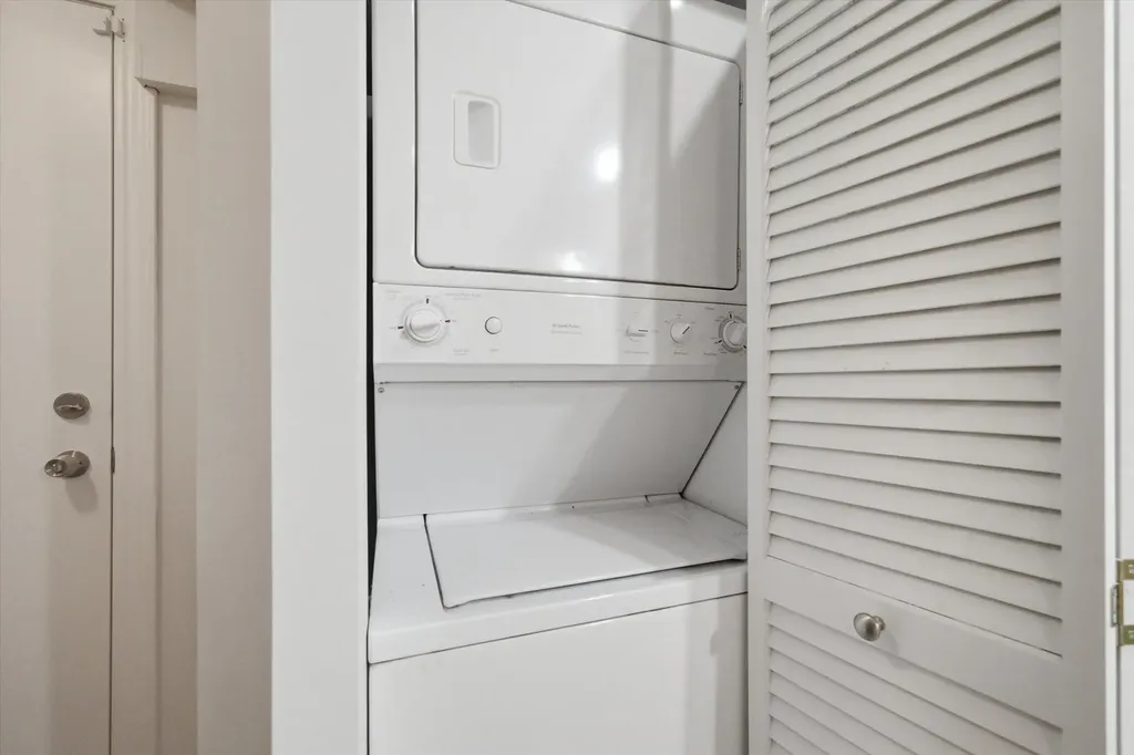 2013 West Crystal Street Chicago IL 60622