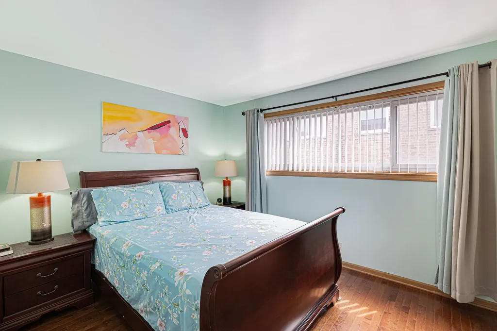 1727 West Estes Avenue Chicago IL 60626