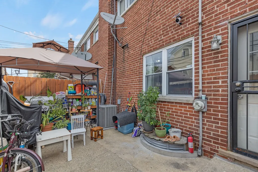 1727 West Estes Avenue Chicago IL 60626