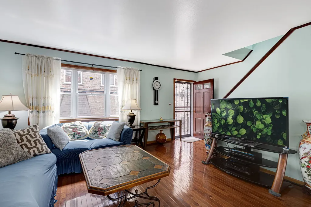 1727 West Estes Avenue Chicago IL 60626