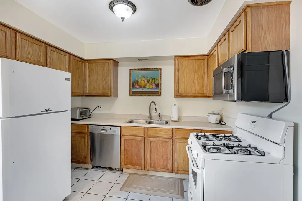 1727 West Estes Avenue Chicago IL 60626