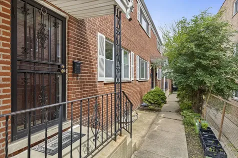 1727 West Estes Avenue Chicago IL 60626