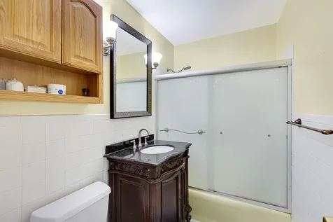 1727 West Estes Avenue Chicago IL 60626