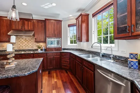 119 Roslyn Road Barrington IL 60010