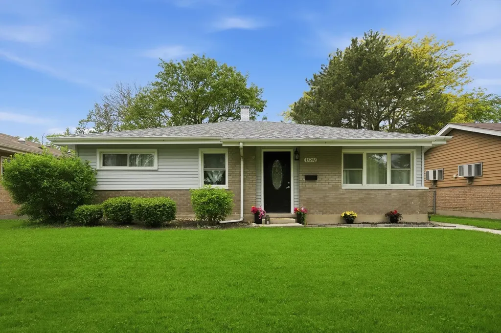 17242 Community Street Lansing IL 60438