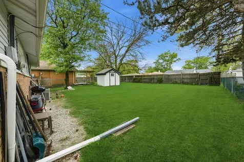 17242 Community Street Lansing IL 60438