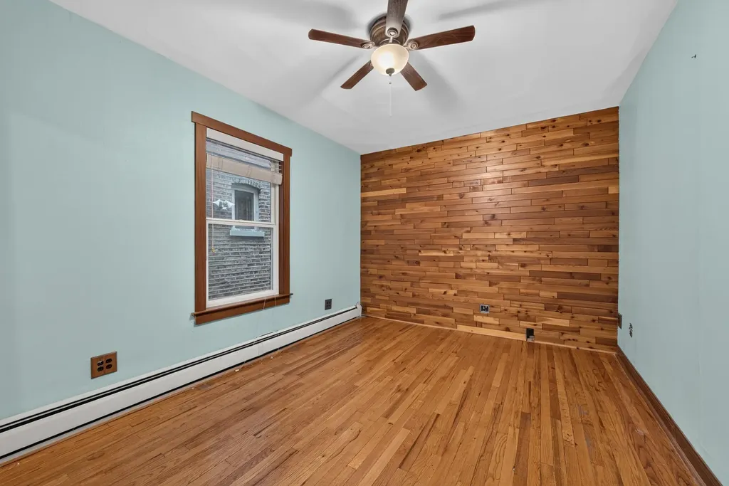 5301 West Cuyler Avenue Chicago IL 60641
