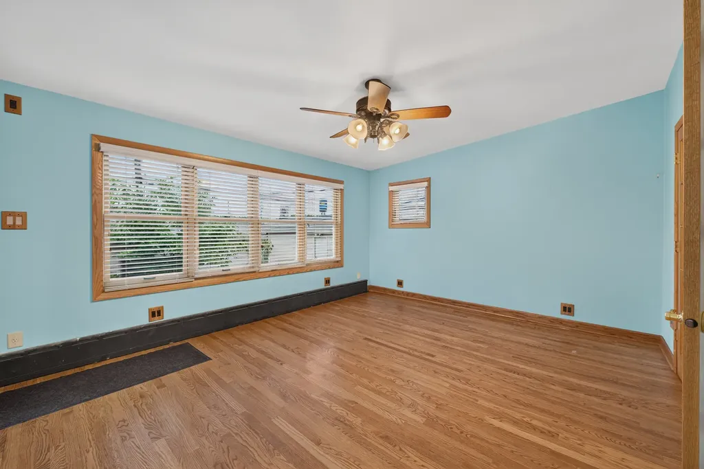 5301 West Cuyler Avenue Chicago IL 60641
