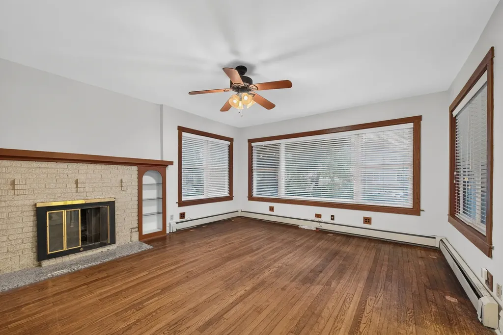 5301 West Cuyler Avenue Chicago IL 60641