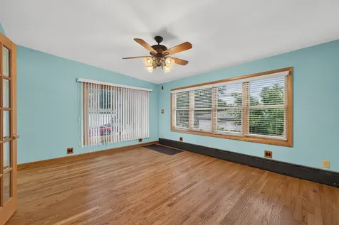 5301 West Cuyler Avenue Chicago IL 60641
