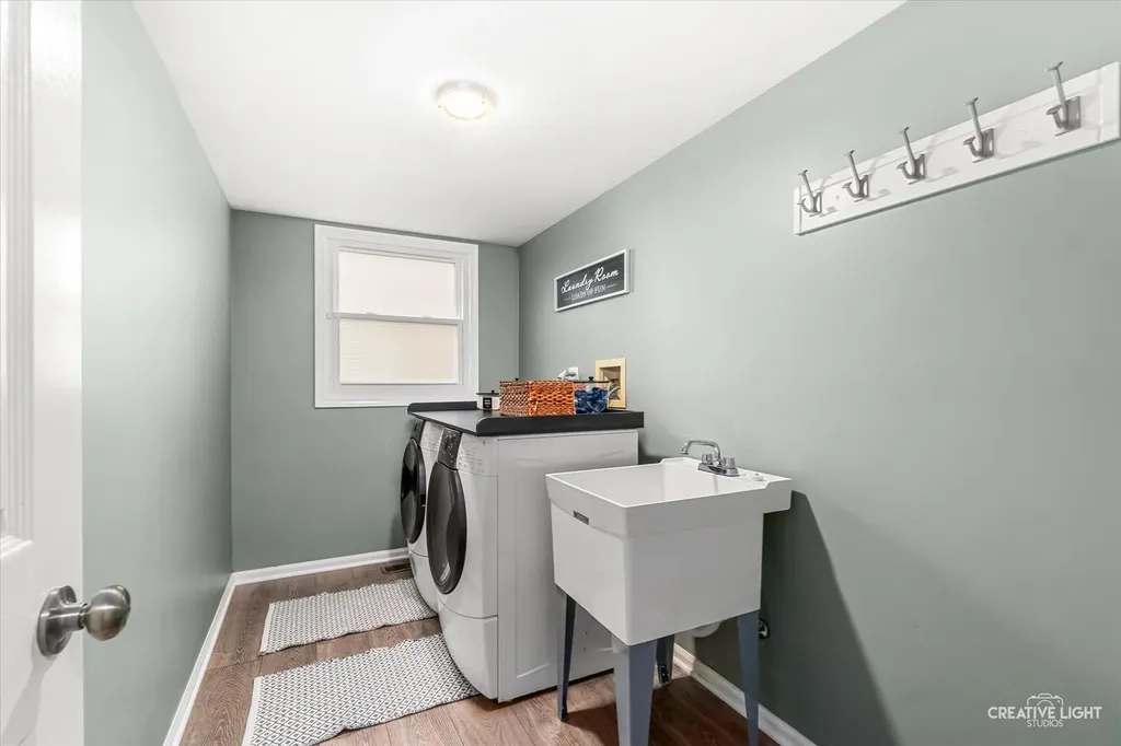 1594 Lois Ann Lane Naperville IL 60563