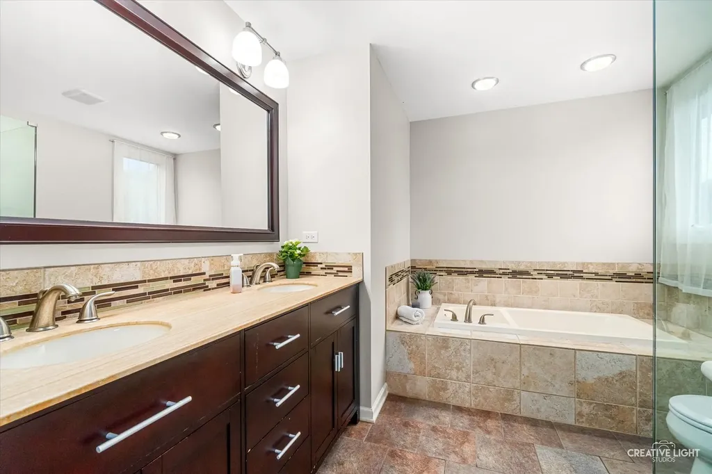 1594 Lois Ann Lane Naperville IL 60563