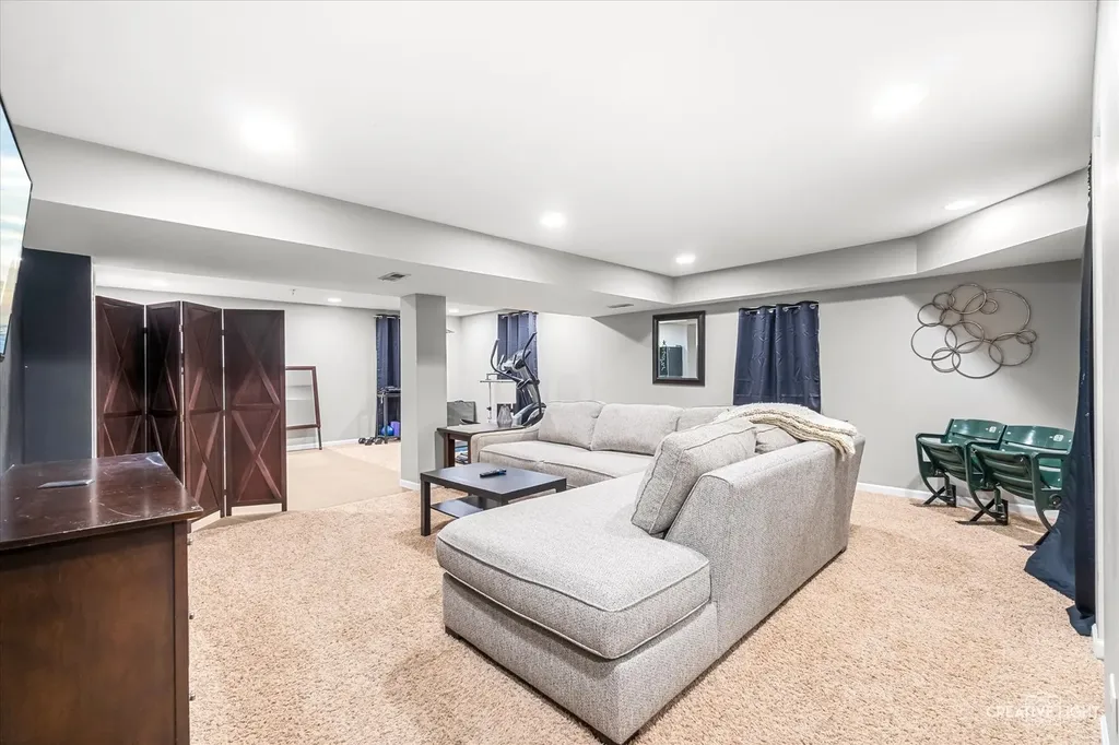 1594 Lois Ann Lane Naperville IL 60563