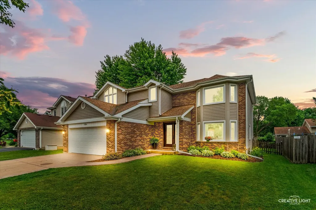 1594 Lois Ann Lane Naperville IL 60563