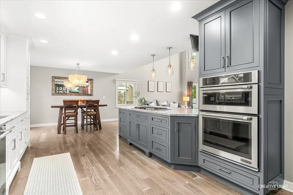 1594 Lois Ann Lane Naperville IL 60563