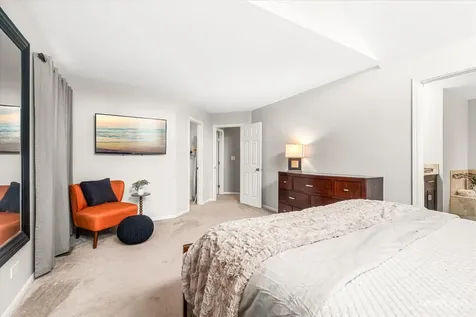 1594 Lois Ann Lane Naperville IL 60563