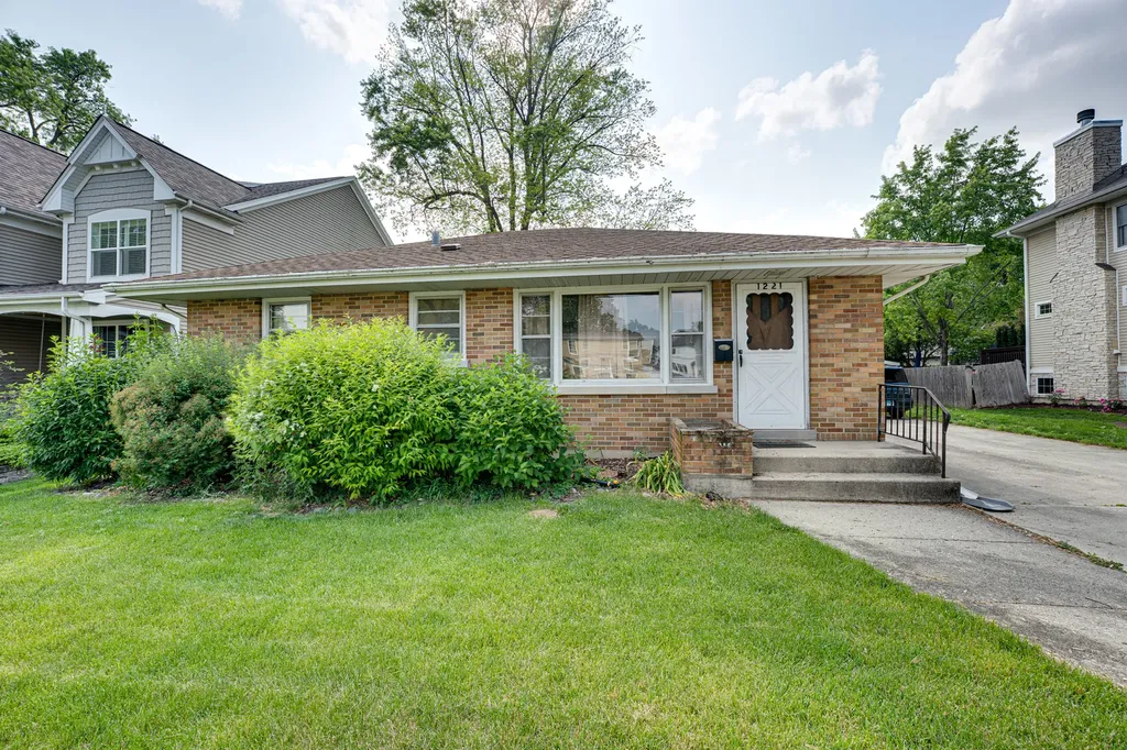 1221 North Webster Street Naperville IL 60563