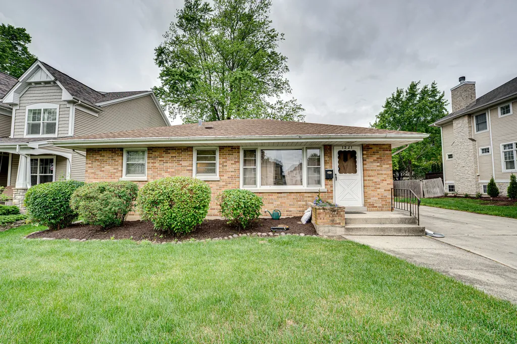 1221 North Webster Street Naperville IL 60563