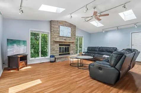 951 Grissom Trail Elk Grove Village IL 60007