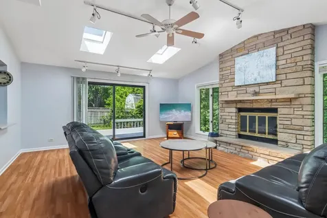 951 Grissom Trail Elk Grove Village IL 60007