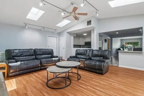 951 Grissom Trail Elk Grove Village IL 60007