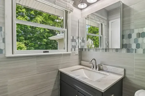 951 Grissom Trail Elk Grove Village IL 60007