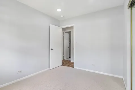 951 Grissom Trail Elk Grove Village IL 60007