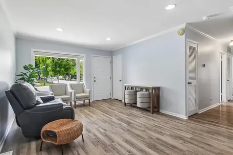 951 Grissom Trail Elk Grove Village IL 60007