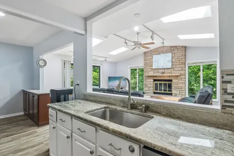 951 Grissom Trail Elk Grove Village IL 60007