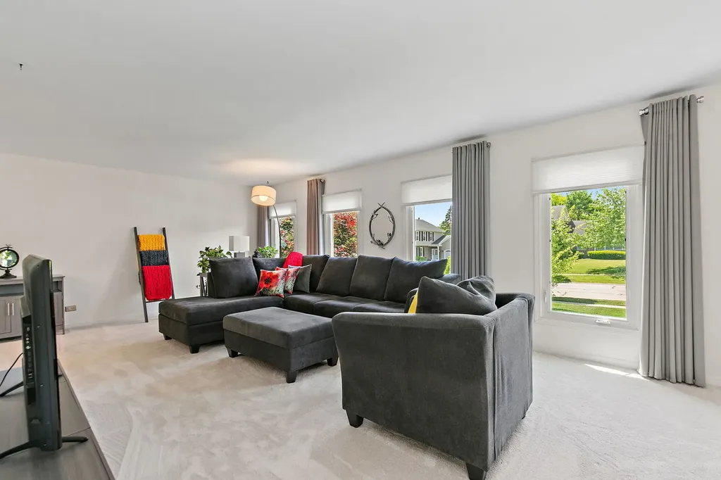 304 Carmelhead Lane Schaumburg IL 60193