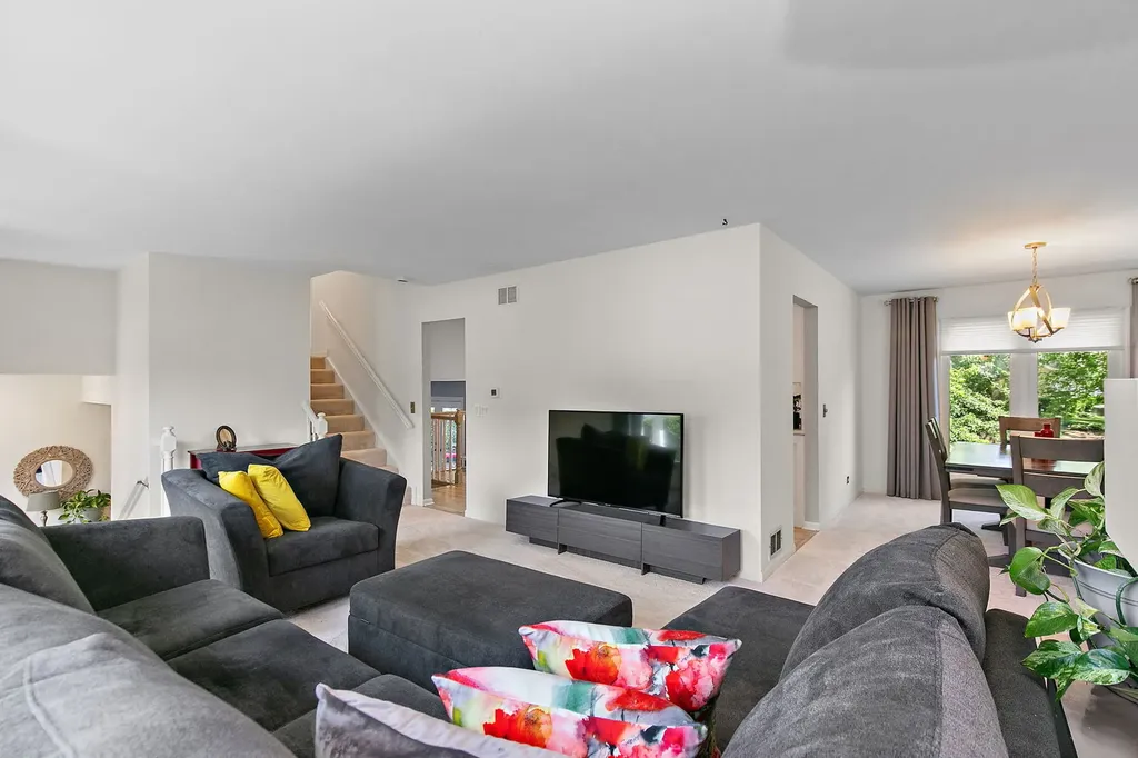 304 Carmelhead Lane Schaumburg IL 60193