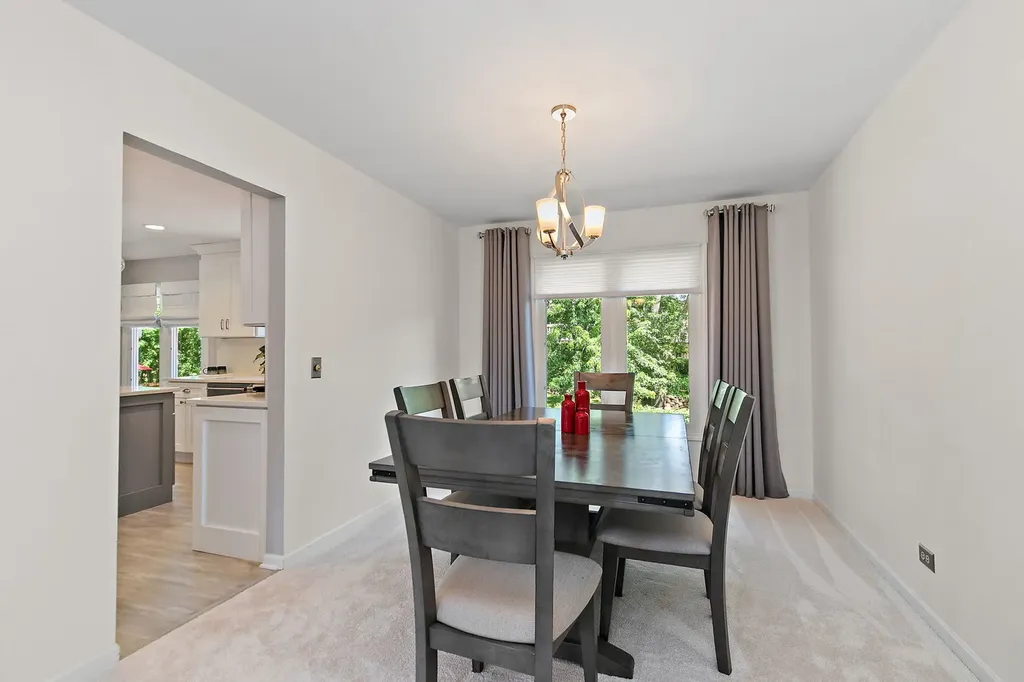 304 Carmelhead Lane Schaumburg IL 60193