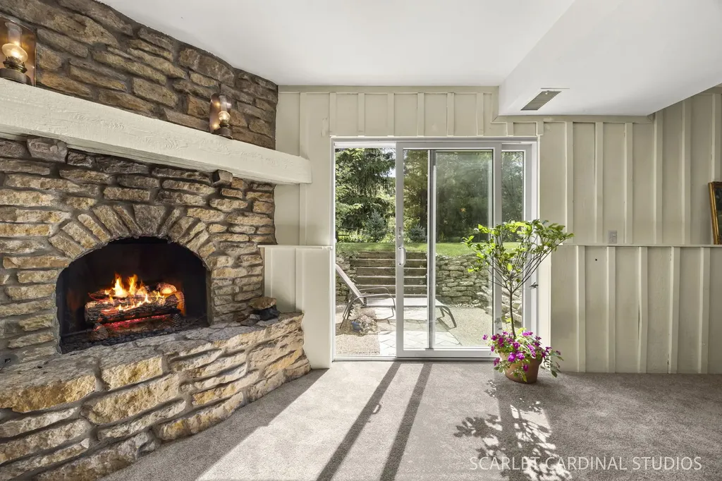 N385 Silverleaf Boulevard Wheaton IL 60187
