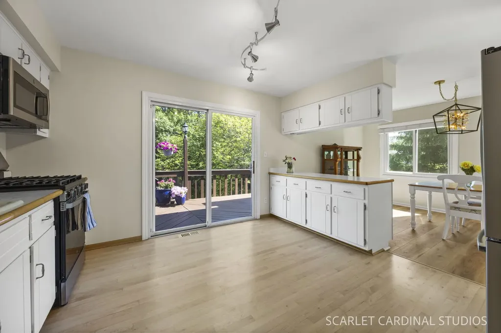 N385 Silverleaf Boulevard Wheaton IL 60187
