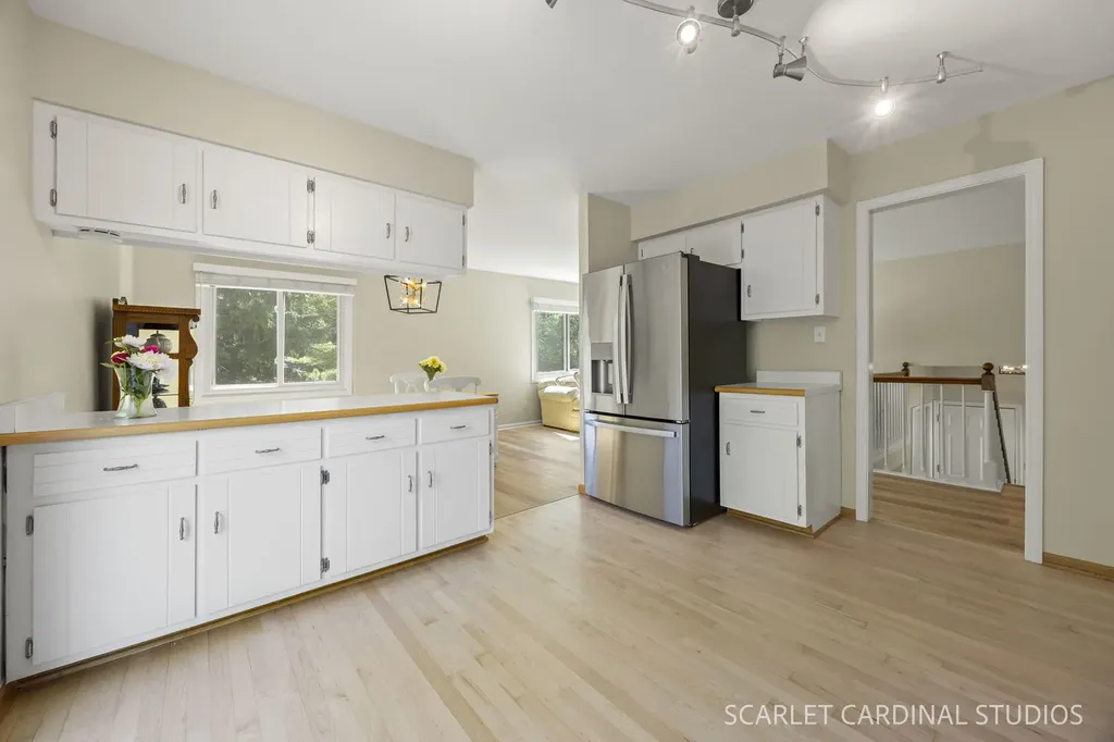 N385 Silverleaf Boulevard Wheaton IL 60187