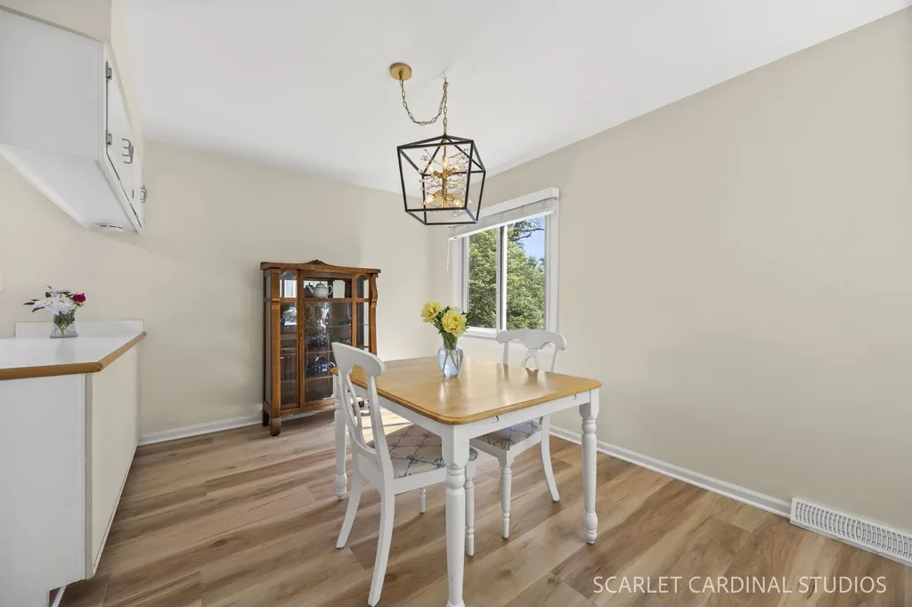 N385 Silverleaf Boulevard Wheaton IL 60187