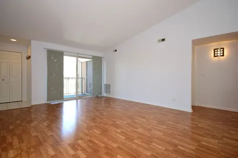 5351 North East River Road Chicago IL 60656