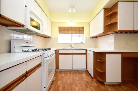 5351 North East River Road Chicago IL 60656