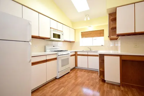 5351 North East River Road Chicago IL 60656