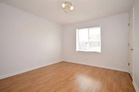 5351 North East River Road Chicago IL 60656