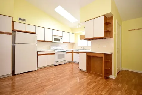 5351 North East River Road Chicago IL 60656