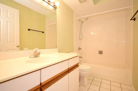 5351 North East River Road Chicago IL 60656