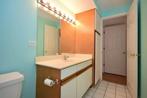 5351 North East River Road Chicago IL 60656
