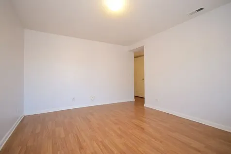 5351 North East River Road Chicago IL 60656